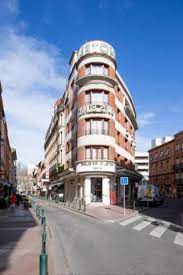 Il propose 32 chambres élégamment décorées, dans lesquelles vous pourrez apprécier une atmosphère calme et. Hotel Ours Blanc Wilson Hotel Toulouse France Overview