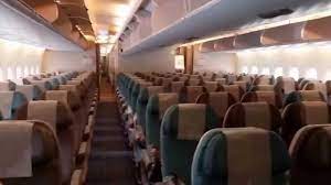 I was interested to see what it would be like on this different aircraft, the a380 in the new configuration. Singapore Airlines A380 Cabin Walkthrough Main Deck Youtube