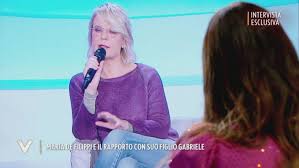 Volto storico della tv, è stato anche autore radiofonico, di brani musicali e sceneggiatore. Maria De Filippi L Arrivo Di Suo Figlio Gabriele Verissimo Video Mediaset Play