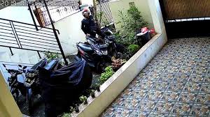 Check spelling or type a new query. Viral Video Pencurian Sepeda Motor Dalam Waktu Kurang Dari 1 Menit News Liputan6 Com
