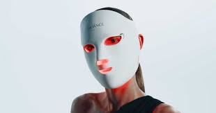Photo Selena Gomez s'affiche avec le masque LED français que tout le ...