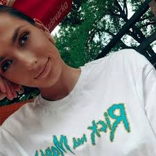 Azra Licina's Instagram, Twitter & Facebook