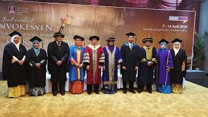 Pesakit tidak boleh menggunakan preskripsi yang luput tarikh untuk mengambil ubat di farmasi kerana ianya salah dari segi akta racun. Istiadat Konvokesyen Uitm Cawangan Melaka Fb Rasmi Facebook