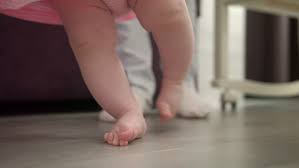 There are a few specialists out there who believe kids are better off. Little Baby Learning Walk On Stock Footage Video 100 Royalty Free 1011647003 Shutterstock