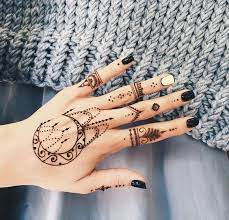 Gambar motif henna henna adalah salah satu nama tumbuhan tertua yang digunakan sebagai kosmetik. Download 4100 Koleksi Gambar Henna Bulan Terbaik Hd Henna Tattoo Ideen Tattoo Ideen Tatowierungen