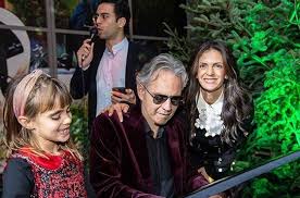 On december 15, 2020, 7:26am andrea bocelli and daughter virginia singing hallelujah during believe in christmas concert early on in the pandemic, andrea bocelli performed a special easter. 02 01 2020 Andrea Bocelli Instagram Andrea Bocelli Russia Facebook
