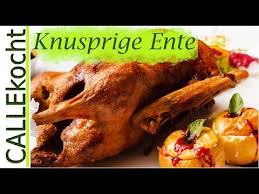 Knusprige Ente Im Ofen Zubereiten Und Braten Entenbraten Nach Omas Rezept Youtube Knusprige Ente Rezepte Omas Rezepte