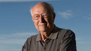 In may 2020, the gates foundation said it would spend $300 million. Bill Gates Sr Father Of Microsoft Co Founder Dies At 94 Cnn