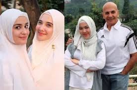 Rabu, 5 mei 2021 22:15. Dipersunting Ayah Zaskia Sungkar Yang 45 Tahun Lebih Tua Istri Muda Mark Sungkar Ternyata Sempat Ngaku Malu Hingga Kepingin Pulang Ke Rumah Orang Tuanya Gegara Hal Ini Kok Gini Amat Ya
