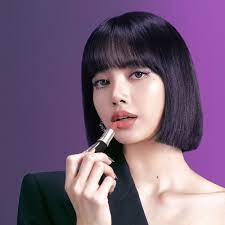 The hues vary from cotton candy to hot pink, some choose to wear it as ombre, mixed with white, brown or cyan. 3 Female K Pop Idols That Look Amazing With Short Hair Yaay K Pop