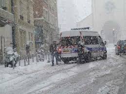 Il y a une tempête de neige. Tremble Neige Hortefeux Mobilise 5000 Policiers Paris 13e En Images Histoire Paris 13 Paris Xiii Chinatown Butte Aux Cailles La Bievre Vide Greniers Paris