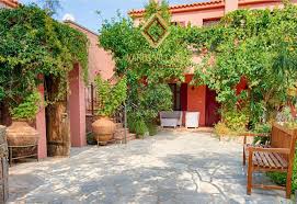 Ελάτε να σχεδιάσουμε μαζί το δικό σας πρόγραμμα προβολής και διαφήμισης. Varos Village H Lhmnos Prepei Na Ginei Ena Boutique Toyristiko Nhsi