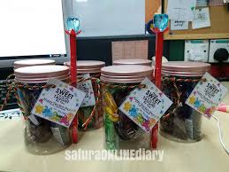 Hadiah hari guru yang unik ini adalah hadiah kreatif. Hadiah Hari Guru