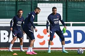 Supporters trying to watch the france vs switzerland match on itv hub say that play has been frozen on a corner kick for more than 10 minutes. France Pays De Galles Compos Officielles Chaine Et Heure Du Match