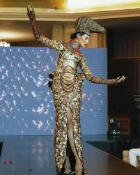 Untuk itu klik tautan di bawah ini untuk menonton cuplikan viral. Miss Universe Indonesia Ayu Maulida Putri Reveals Komodo Dragon Themed National Costume