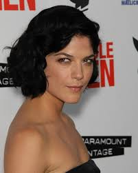 Selma Blair's neck-length black hair is fully exposing her forehead