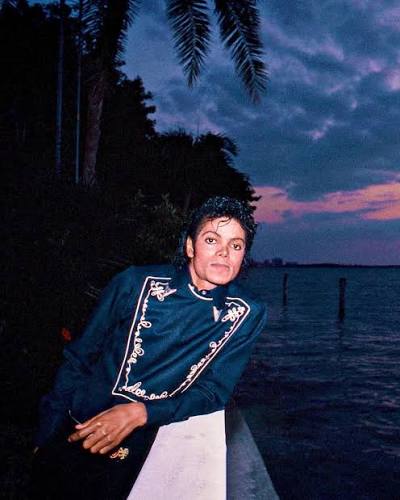 Michael Jackson at Barry Gibbs (Bee Gees) home in Miami, Florida, 1984. 🌴🌅 #michaeljackson #mj #florida #miami