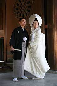 Japanese wedding ceremonies are traditionally held at shinto shrines with the ceremony conducted by a japanese weddings are increasingly adopting the western style of attire, with the bride often wearing a big white dress and the groom a sharply tailored. Traditional Japanese Shinto Wedding The Meiji Shrine Bride S Kimono Is Called A Shirom Japanese Wedding Dress Japanese Wedding Traditional Japanese Wedding