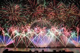 World welcomes new year 2019 with fireworks and celebrations. Claypaky Mythos 2 Lights Up London S Official New Year Fireworks Tpi