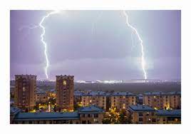Update 09:24 ploile şi vântul înregistrate în ultimele 24. FurtunÄƒ ElectricÄƒ In BucureÈ™ti Cerul A Fost BrÄƒzdat De Sute De Fulgere Galerie Foto Stirileprotv Ro