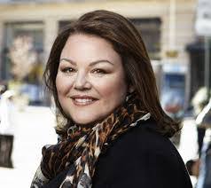 Deborah Hume's Instagram, Twitter & Facebook