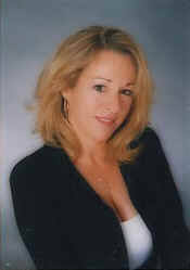 Elaine Ruff's Instagram, Twitter & Facebook