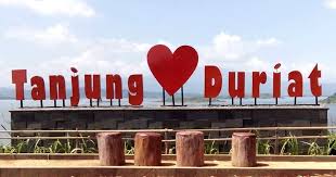 Banyak orang yang sedang mancing. Tanjung Duriat Menikmati Romantisme Keindahan Waduk Jatigede Sumedang