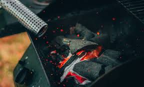 4 a word about lump charcoal vs charcoal briquettes. How To Light Charcoal Without Lighter Fluid 6 Easy Ways Upd 2021