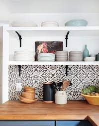 Configurez un modèle de cuisine. Emily Henderson Kitchen Backsplash Designs Spanish Kitchen Kitchen Remodel