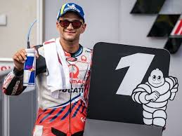Rider red bull racing honda tersebut berhasil mengalahkan dua pembalap andalan mercedes yakni valtteri bottas (p2) dan lewis hamilton (p3). Qtg9pkicpfbwdm