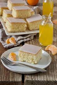 Teig auf einem mit backpapier ausgelegten backblech verteilen und im heißen ofen auf mittlerer schiene bei 180 grad ca. Einfacher Fantakuchen Kindergeburtstag Rezept Sweets Lifestyle