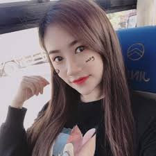 Chris Pratt 為宣傳聲演嘅Pixar 新動畫《 ½的魔法》(Onward) 接受Jimmy Kimmel訪問，但點解唔見另一主角Tom  Holland？原來Tom 準備咗驚喜😂😂 扮觀眾死纏爛打