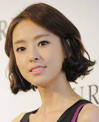 One Easy Way To Un Boring Your Eyeliner Situation In Time For The Weekend Short Hair Styles Hair Styles Bob Hairstyles