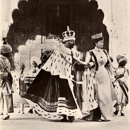 King George V and Queen Mary presided over the spectacular Delhi Durbar #OnThisDay #OnThisDay in 1911, the only Coronation of a British Monarch as the King-Emperor in India: (link in Bio ➡️