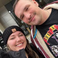 Are there caves or waterfalls to explore near Broken Bow?