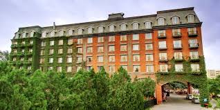 5 Star Hotel In Bangalore In 2020 Royal Hotel Hotel Hotel Offers