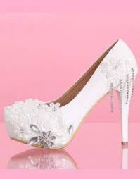 Idea baik untuk maduners adalah untuk mempunyai kasut tumit tinggi beberapa pasang dalam warna yang berbeza agar mudah untuk maduners padankan dengan pakaian maduners. 22 Persiapan Kahwin Ideas Bridal Shoes Wedding Shoes Kasut Pengantin Perempuan