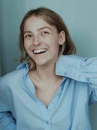 Laura Janik's Instagram, Twitter & Facebook