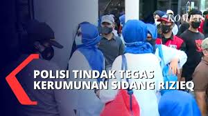 Polisi akan berupaya paksa menangkapnya. 1 000 Tni Polri Disiagakan Amankan Sidang Rizieq Shihab Hari Ini Youtube