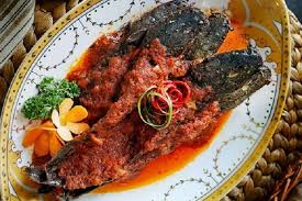 Umumnya, ikan lele dimasak menjadi ikan lele goreng, mangut lele atau gulai lele. Yuk Buat Menu Sahur Balado Ikan Lele Goreng