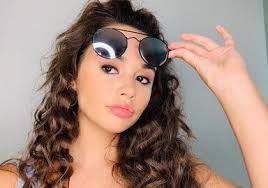 Conheça Eva, a filha de Wanda Stuart que faz sucesso em "Ídolos'