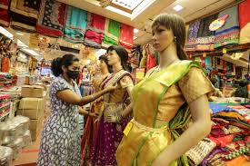 Sebagian besar masyarakat dunia menganggap sari sebagai satu satunya pakaian tradisional india. Pengaruh Masyarakat India Dalam Kehidupan Selangorkini