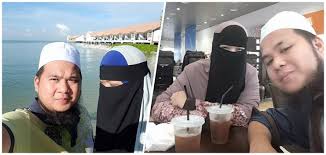 Sebut sahaja ustaz ebit lew, perkara pertama yang terlintas di fikiran ramai adalah sumbangan dan kerja amalnya yang tidak. Isteri Tanya Abang Asyik Selfie Jerr Kenapa Jawapan Ustaz Ebit Lew Buat Kami Sebak Islam Itu Indah