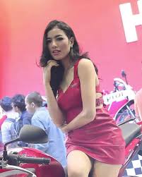 Tapi kali ini sang aktris mengunggah foto yang berbeda di instagram. Alasan Mengapa Cewek Suka Pakai Rok Mini Dan Hot Pant Dzargon
