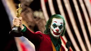 We finally got our first glimpse of joaquin phoenix's joker, (not including that picture of the actor. Bester Hauptdarsteller Joaquin Phoenix Erhalt Oscar Fur Seine Rolle In Joker Superhelden News