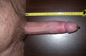 Меряет член