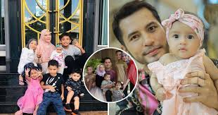 Usahawan kosmetik terkenal datuk seri aliff syukri seakan mengakui sebuah kereta mewah jenis ferrari yang terbakar pada. Aliff Syukri Buang Ego Kembali Kepada Keluarga Lebih Matang Hargai Isteri Mingguan Wanita