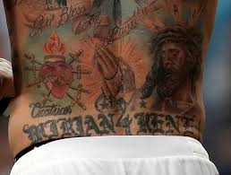 Ramos, a man not afraid of the tattooist's needle, now proudly wears the numbers 19, 32, 35 and 90+ on his left hand. Zydxznj1tapvom