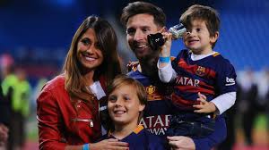 Lionel messi wife antonella roccuzzo born on february 26, 1988. Antonella Roccuzzo Das Ist Die Frau Von Lionel Messi Goal Com
