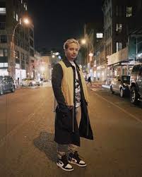 After the travis scott mcd collaboration, they announced the j balvin meal! J Balvin Wears Tim Coppens Coat And Air Jordan X Fragment Sneakers During New York Fashion Week Upscalehype Jbalvin Reggaeton Cantantes